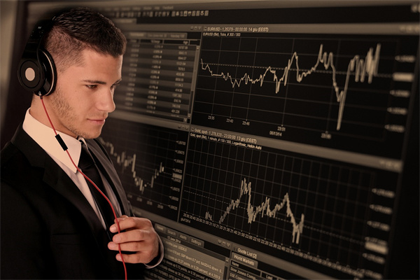 美国4月ADP就业人数增加19.2万，预期18万，3月数据上修
